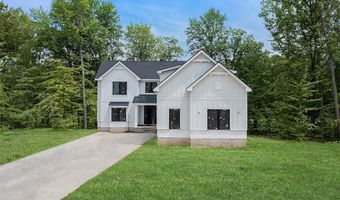 810 Club Dr W, Aurora, OH 44202