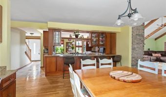 18 Valley Stream Dr, Cumberland, RI 02864