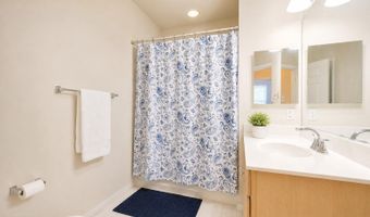 2465 ARMY NAVY Dr 1-101, Arlington, VA 22206