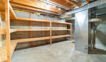 570 Castle Ridge Dr, Ballwin, MO 63021