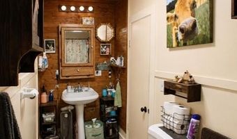 137 Park Ave, Allegan, MI 49010