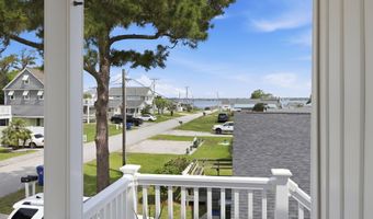 220 Pelican Dr, Atlantic Beach, NC 28512