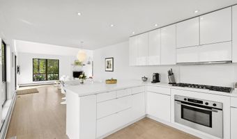 67 Scrimshaw Ln, Amagansett, NY 11930