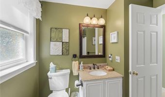 34 Crestwood Ln, Charlestown, RI 02813