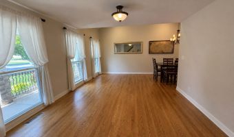 1550 W GOLDENGATE Dr, Addison, IL 60101