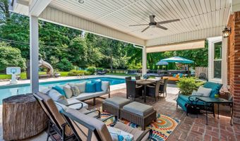 11806 E Arbor Dr, Anchorage, KY 40223