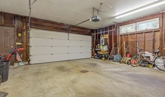 35 Dorchester Ln, Branford, CT 06405