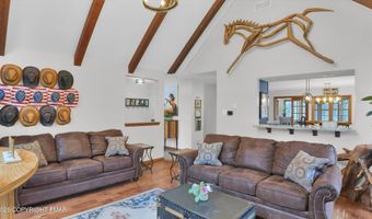 42 Ottomanelli Dr, Albrightsville, PA 18210