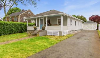 30 Boulevard, Middletown, RI 02842