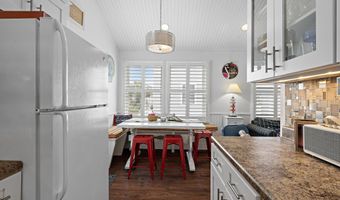 222 7TH St, Beach Haven, NJ 08008