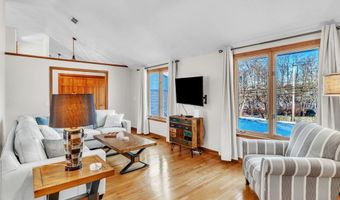 114 S West St, Agawam, MA 01030