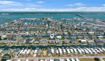 121 Sound Dr, Atlantic Beach, NC 28512