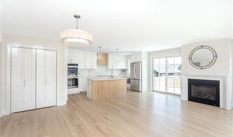 10 Mount Hope Ave, Portsmouth, RI 02871