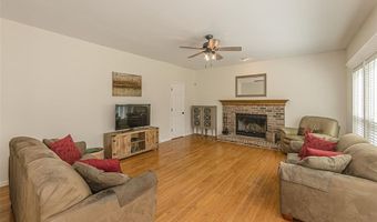 573 Castle Ridge Dr, Ballwin, MO 63021