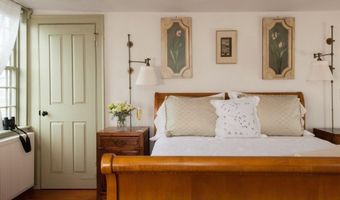37 Marsh St, Newport, RI 02840