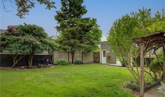 25 Renfrew Ave, Middletown, RI 02842