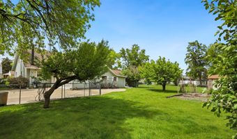 1423 S 7th St, Aberdeen, SD 57401