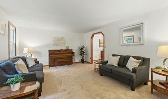 9 Ellsworth Rd, Andover, MA 01810