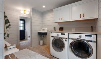 8 Twixt Rd, Cornwall, CT 06753