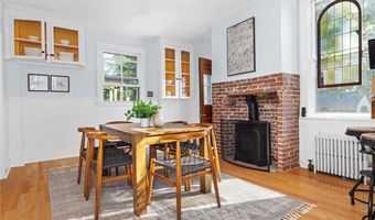 17 Everett St, Newport, RI 02840