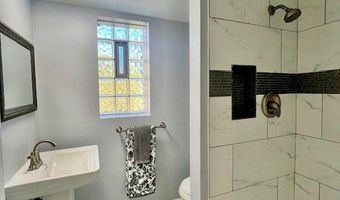 2112 N Kennicott Dr, Arlington Heights, IL 60004