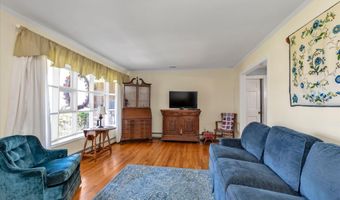 21 Hamilton St, Amityville, NY 11701