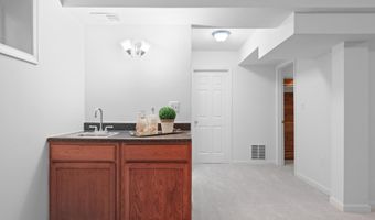 8223 TREEBROOKE Ln, Alexandria, VA 22308