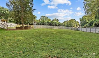 2538 Arnold Dr E, Charlotte, NC 28205