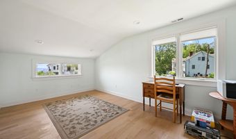 50 Beach View Dr, Stamford, CT 06902