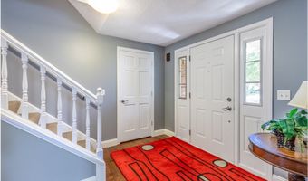 55 Hunt Club Cir, Amherst, NY 14051