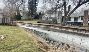 39450 N Circle Ave, Antioch, IL 60002