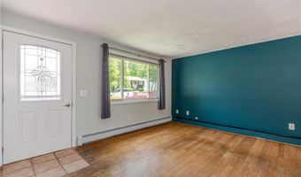 12 Twin Leaf Trl, Narragansett, RI 02874