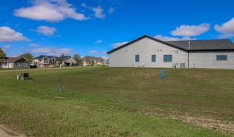 8127 Hawktree Dr, Bismarck, ND 58503