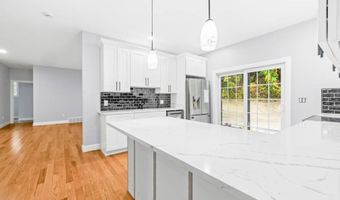 222 Briarwood Ct, Albany, NY 12203