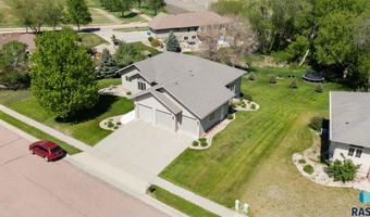 608 N Riverwood Cir, Brandon, SD 57005