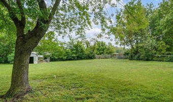 12 E Hawthorne St, Aurora, MO 65605