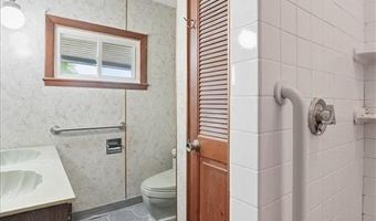 123 Oxford St, Cranston, RI 02920