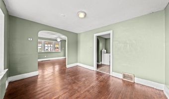 884 Lovers Ln, Akron, OH 44306