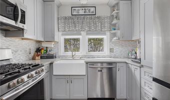 13 Vaughan Ave, Newport, RI 02840