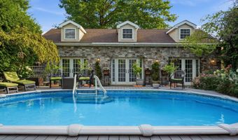 82 W 34TH St, Bayonne, NJ 07002
