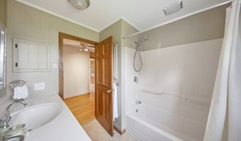 3 Lew May Dr, Andover, NJ 07860