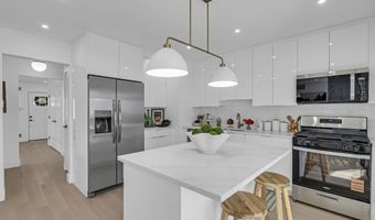 8 Mizzen Dr, Barnegat, NJ 08005
