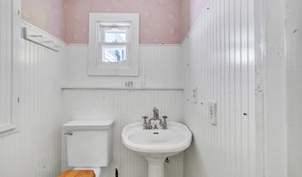 13 Hoyt Rd, Bethel, CT 06801