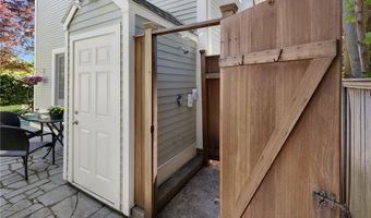 42 Camden Rd, Narragansett, RI 02882