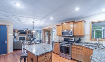 410 Oakwood Ct, Altoona, IA 50009