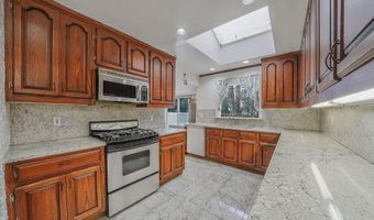 140 Dogwood Rd, Albertson, NY 11576