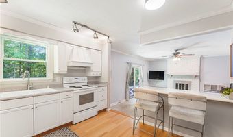 300 Chatham Dr, Aurora, OH 44202