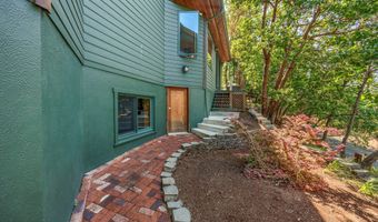 940 Pinecrest Ter, Ashland, OR 97520