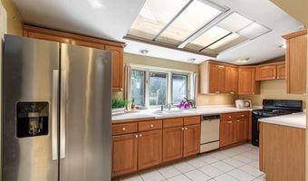 1 Joann Dr, Barrington, RI 02806