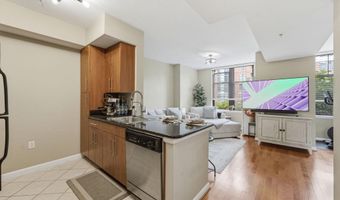 1021 N GARFIELD St 323, Arlington, VA 22201